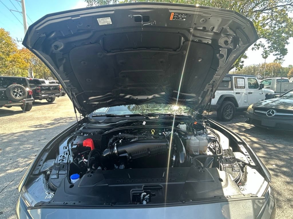 Used 2025 Ford Mustang Premium RWD image 27