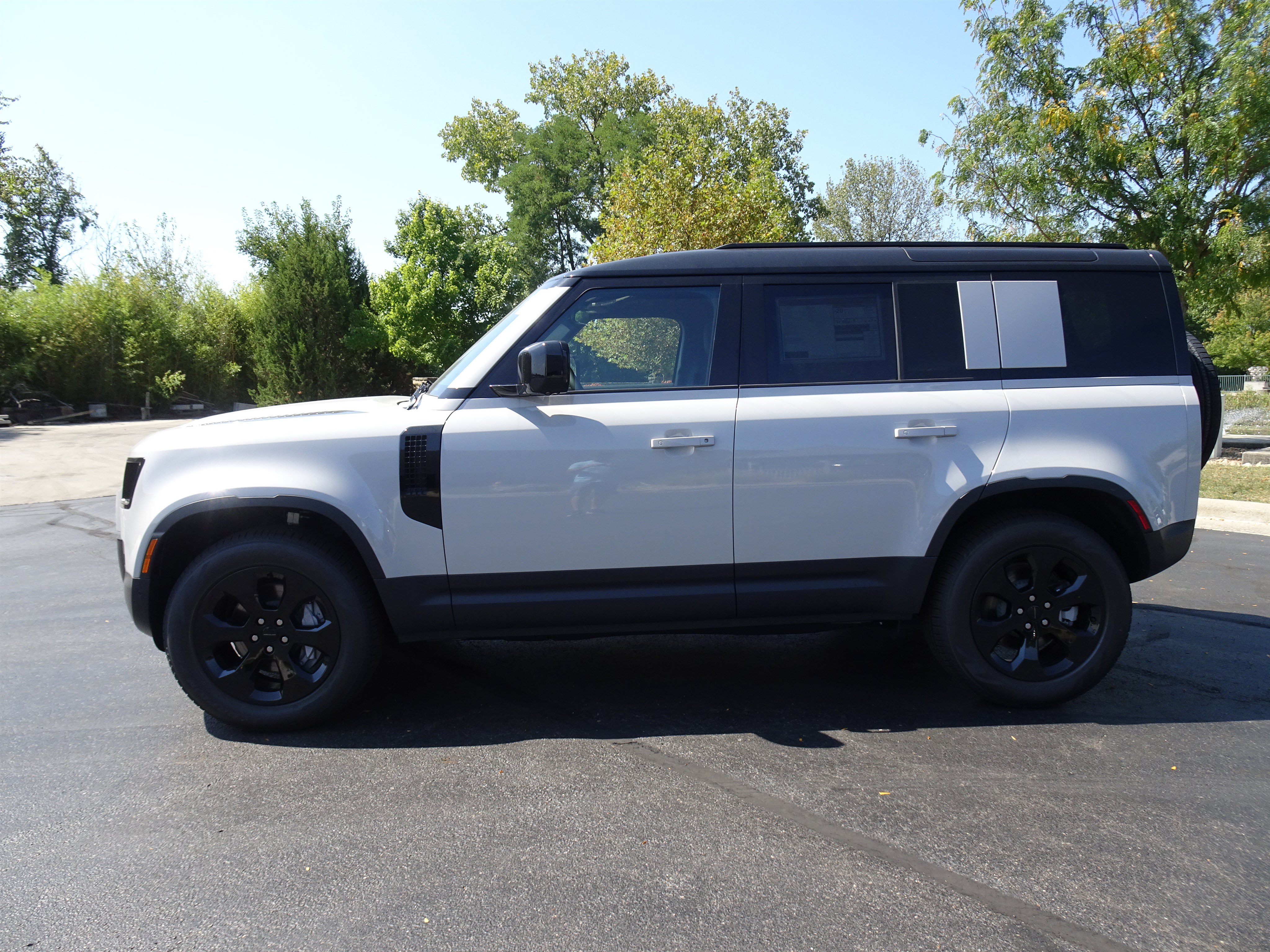 New 2026 Land Rover Defender 110 S AWD/4WD image 3