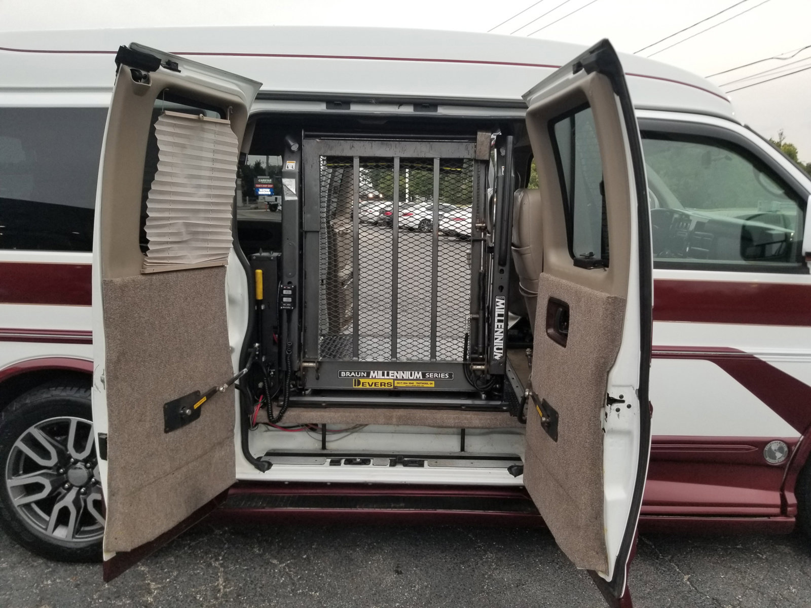 Used 2012 GMC Savana 1500 image 27