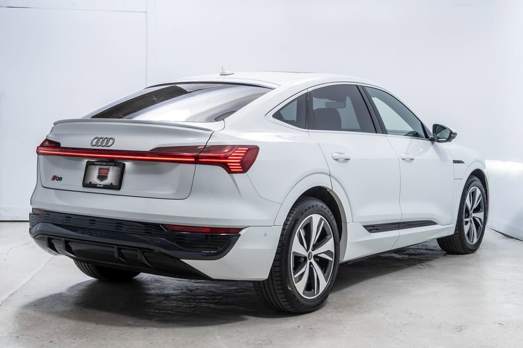 Used 2024 Audi Q8 e-tron Premium Plus image 7