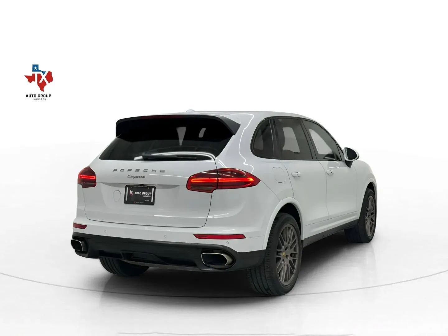 Used 2018 Porsche Cayenne Platinum Edition image 7