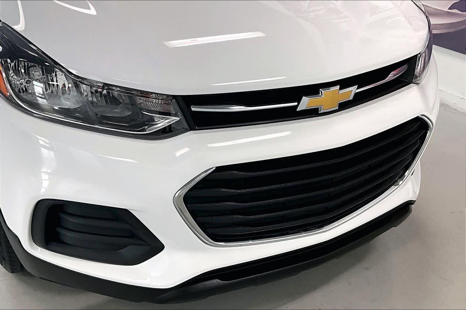 Used 2022 Chevrolet Trax LS w/ Tint and Cruise Package AWD/4WD image 31
