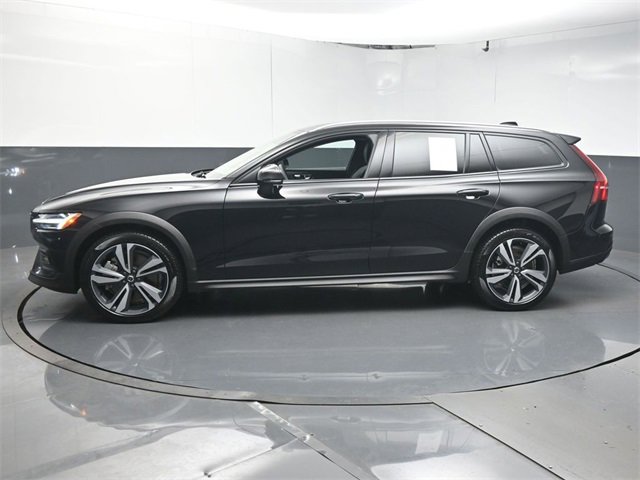 Used 2024 Volvo V60 B5 Cross Country Plus image 5