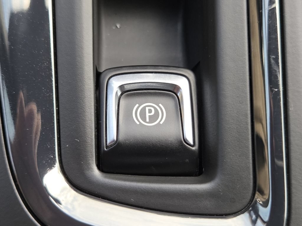 Used 2023 Chevrolet Equinox RS FWD image 14