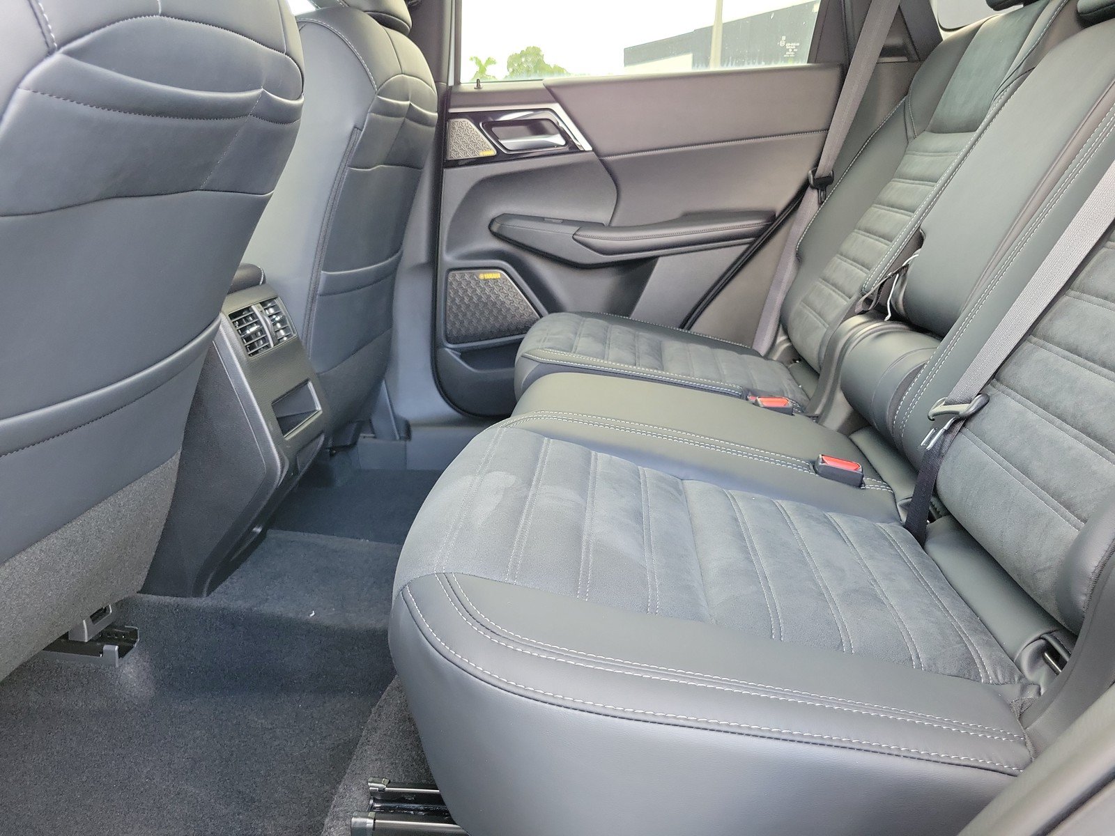 New 2026 Mitsubishi Outlander SE FWD image 14