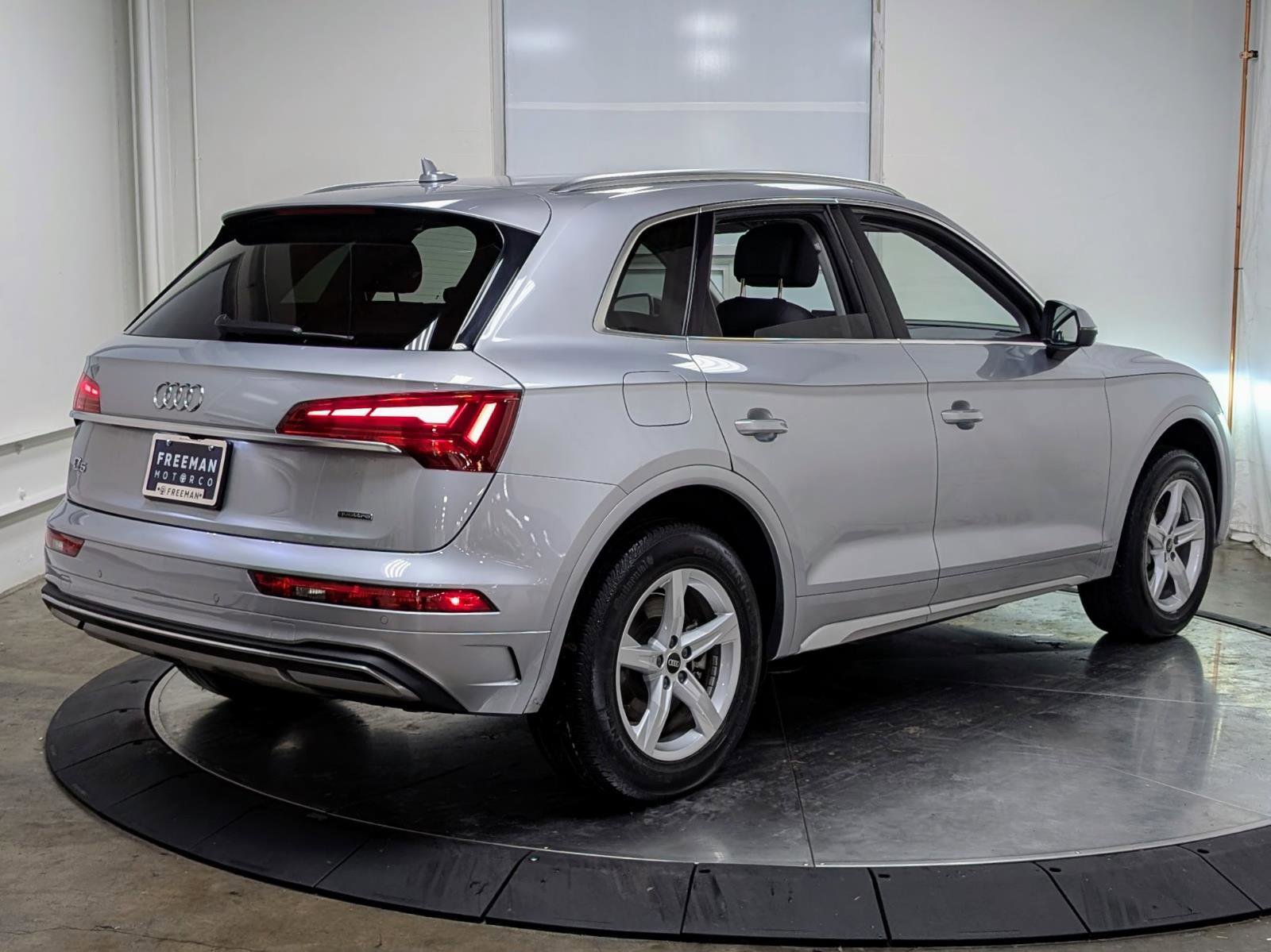 Used 2023 Audi Q5 2.0T Premium w/ Convenience Package image 9