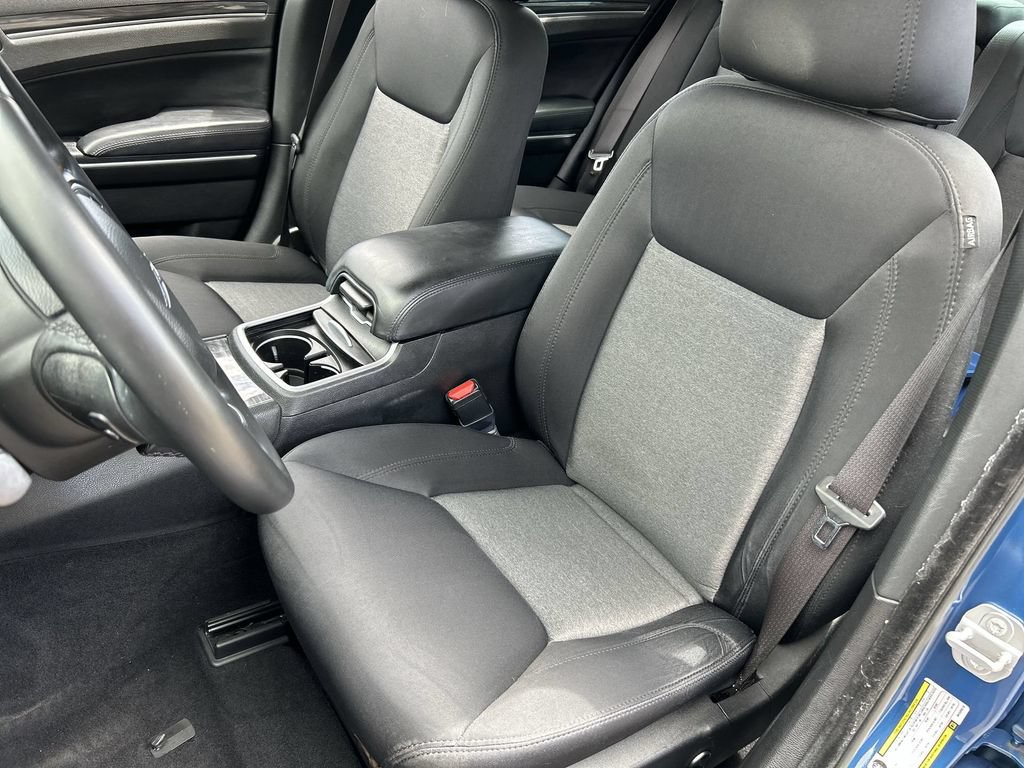Used 2021 Chrysler 300 Touring w/ Driver Convenience Group RWD image 18