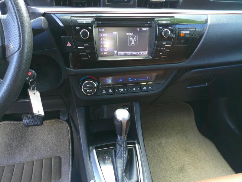 Used 2015 Toyota Corolla LE image 15
