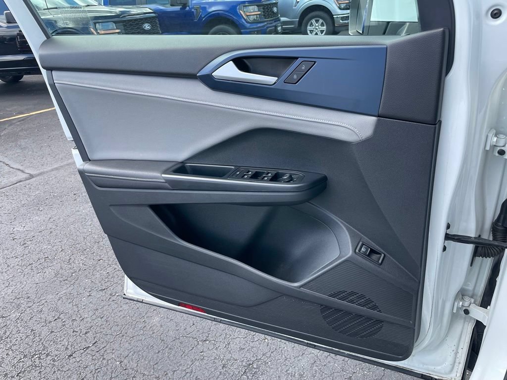 Used 2024 Volkswagen Taos SE FWD image 40