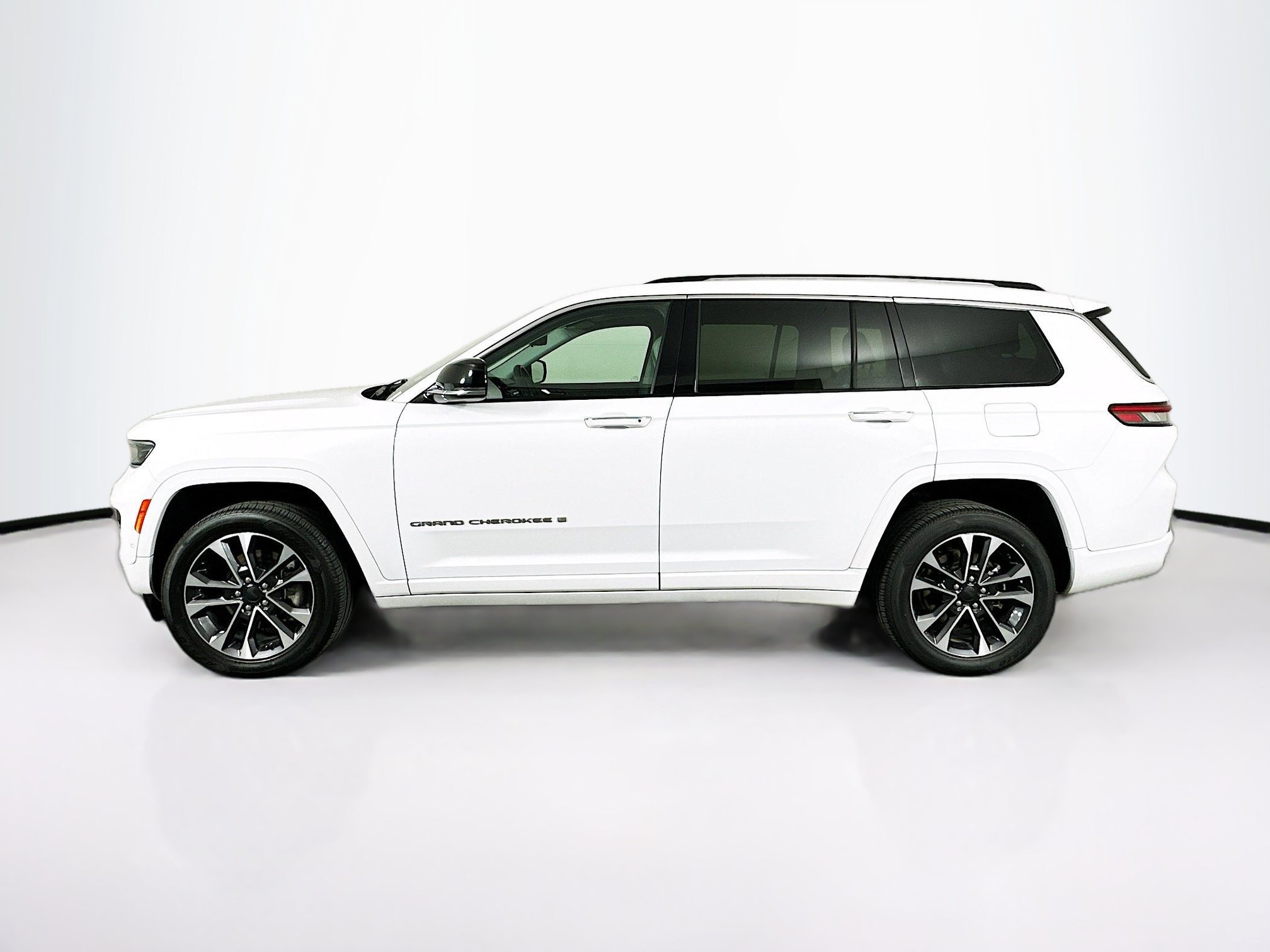 Used 2021 Jeep Grand Cherokee L Overland w/ Luxury Tech Group IV AWD/4WD image 4