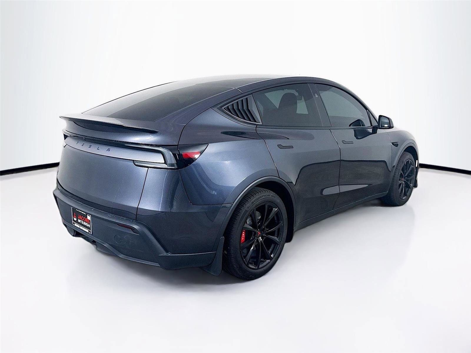 Used 2026 Tesla Model Y 2WD image 31