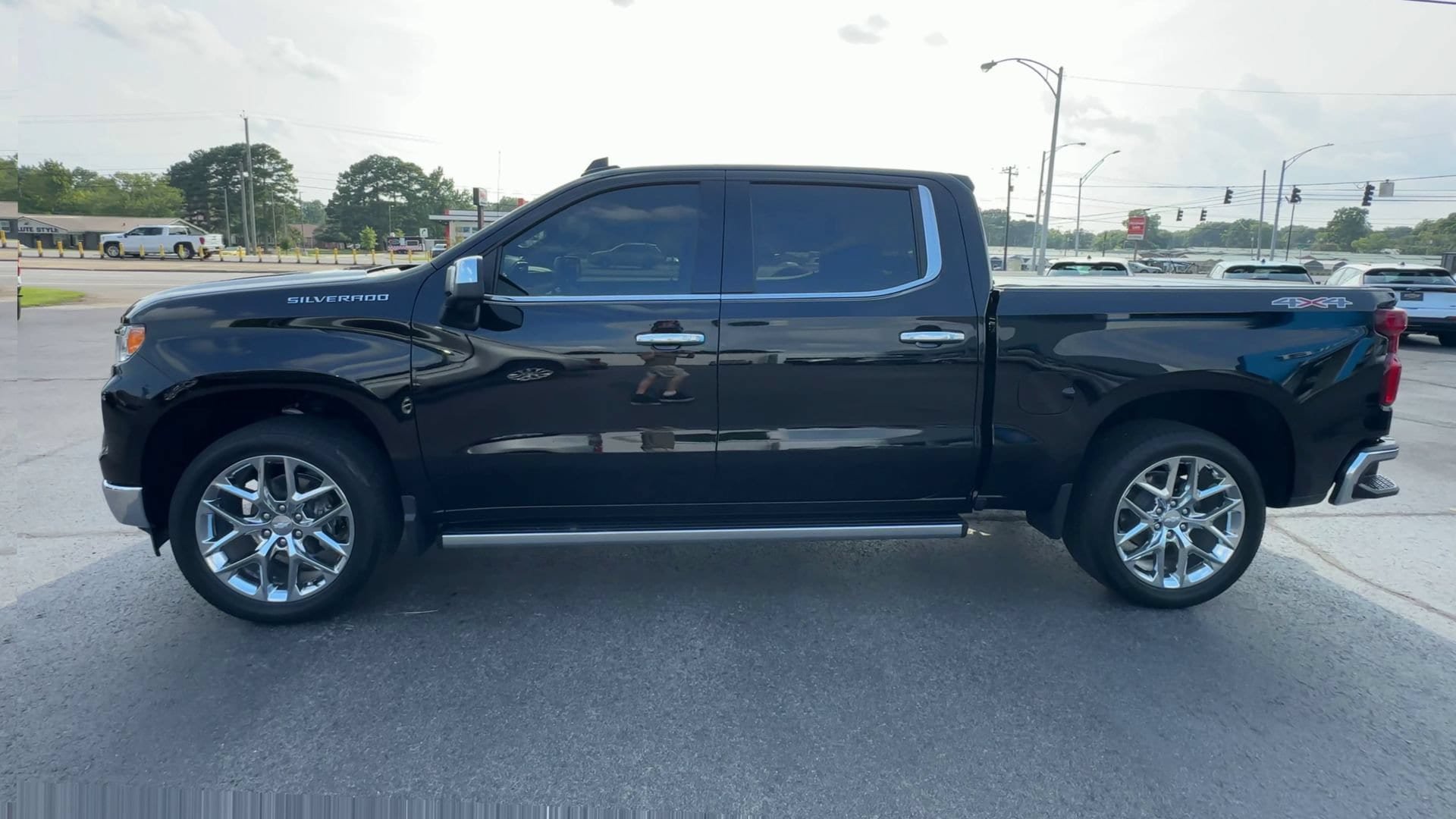 Certified 2024 Chevrolet Silverado 1500 LTZ w/ LTZ Premium Package AWD/4WD image 5