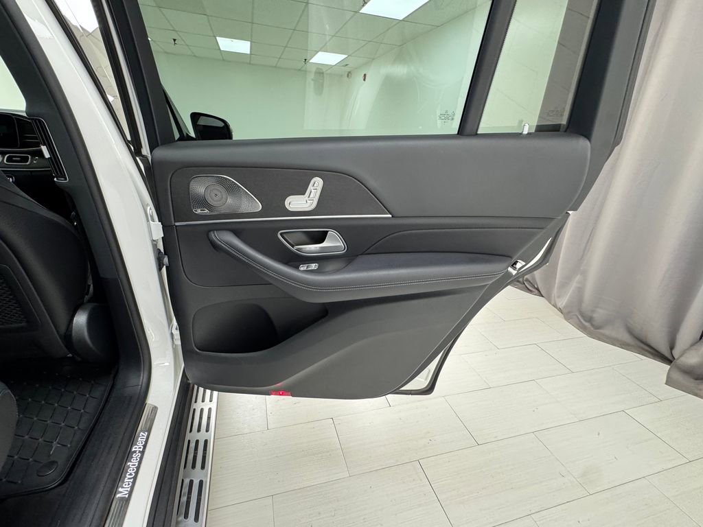 Used 2022 Mercedes-Benz GLS 450 4MATIC image 16