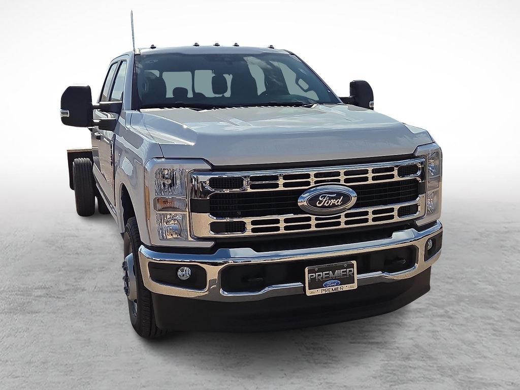 New 2026 Ford F350 XL w/ XL Chrome Package AWD/4WD image 2