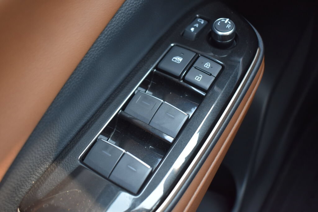 Certified 2025 Toyota Crown Signia w/ Advanced Technology Package AWD/4WD image 16