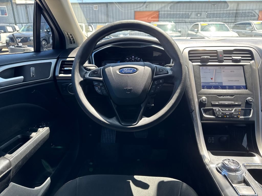 Used 2020 Ford Fusion SE FWD image 13