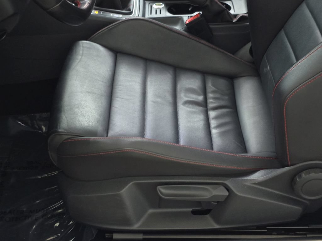 Used 2015 Volkswagen GTI SE w/ Lighting Package (SEL) FWD image 28