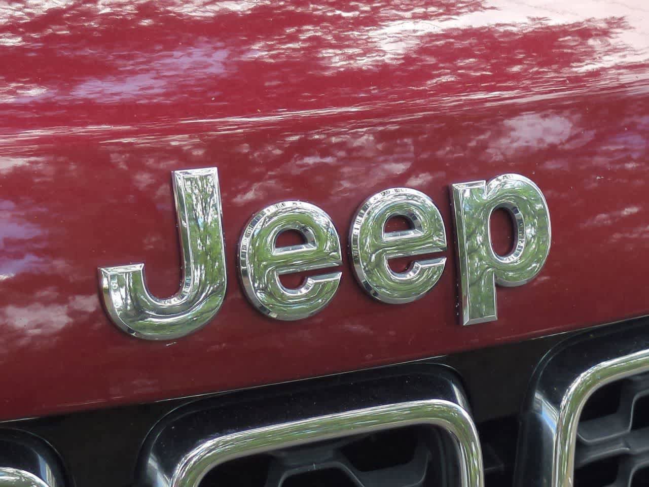 Used 2019 Jeep Grand Cherokee Laredo w/ Laredo X Package RWD image 12