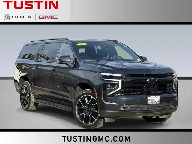 Used 2025 Chevrolet Suburban RST image 1