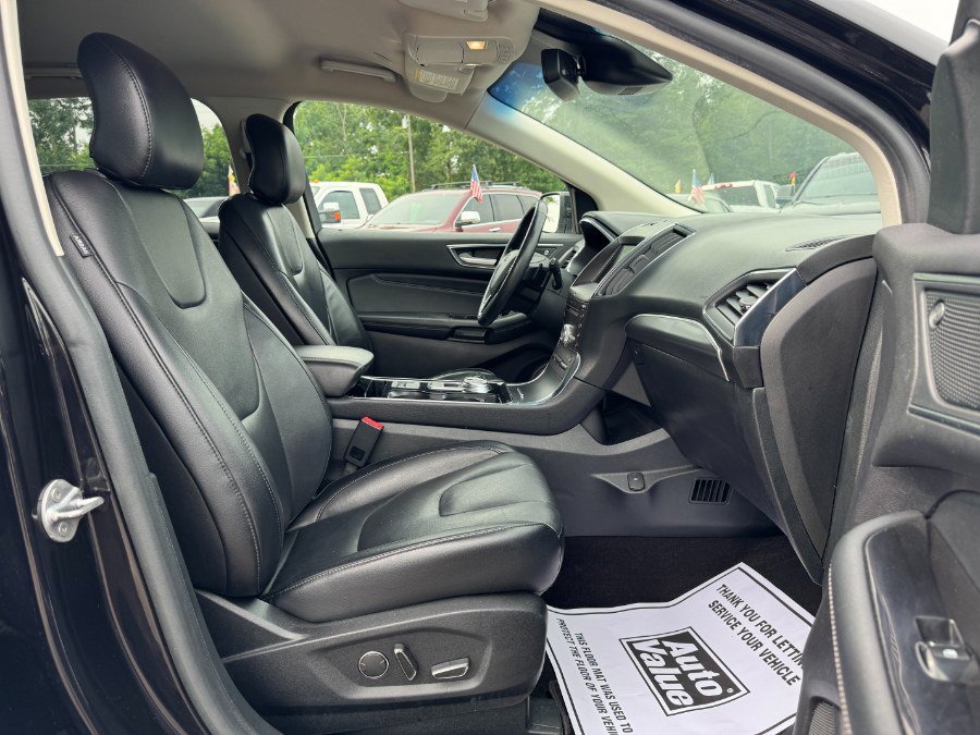 Used 2019 Ford Edge Titanium AWD/4WD image 19