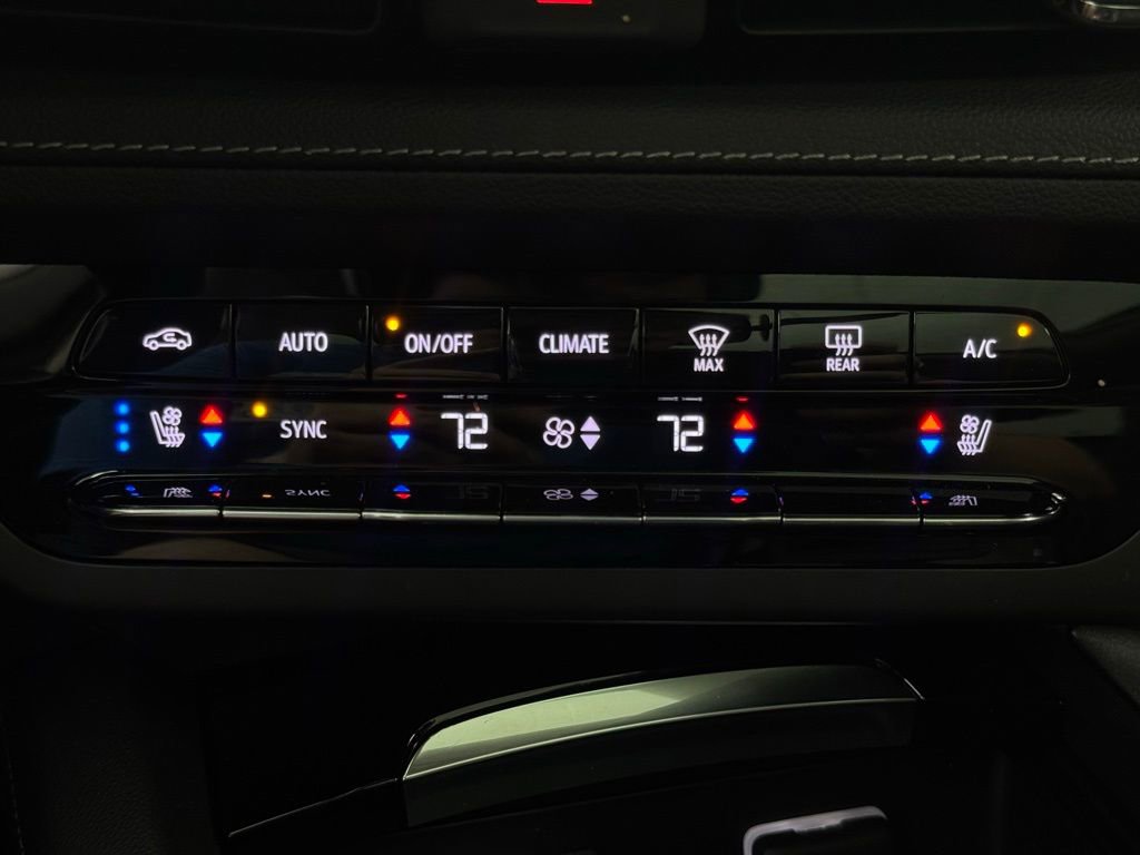 Used 2023 Buick Envision Avenir image 32