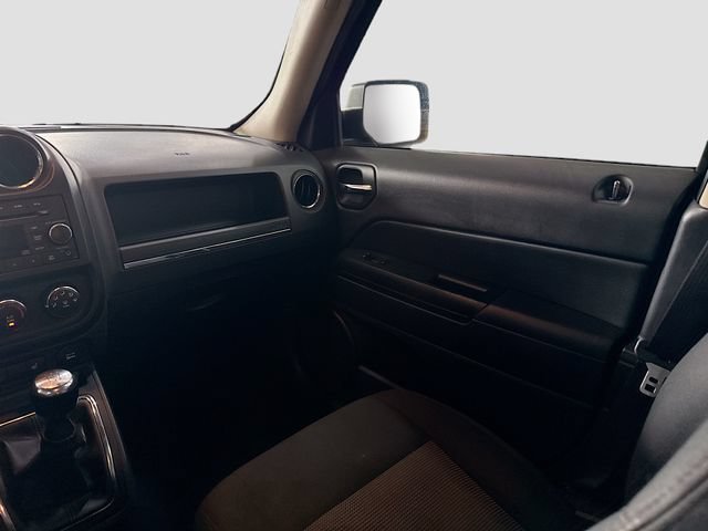 Used 2014 Jeep Patriot Latitude FWD image 21