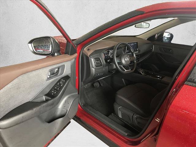 Used 2023 Nissan Rogue S AWD/4WD image 12
