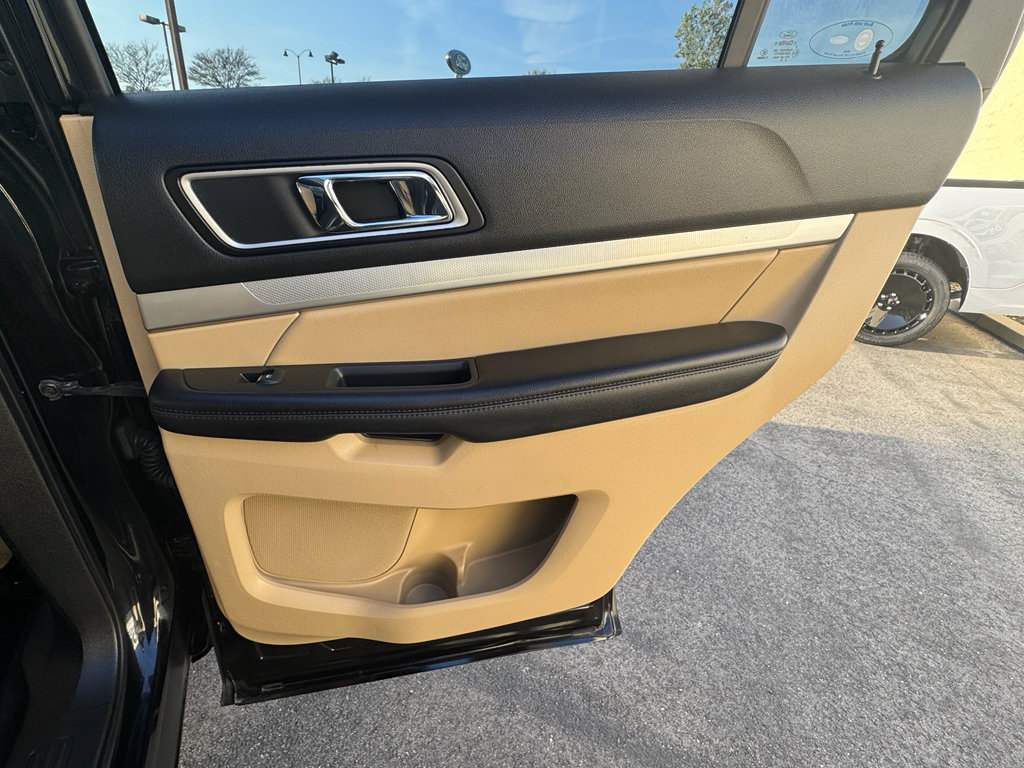 Used 2016 Ford Explorer XLT w/ Equipment Group 202A image 23