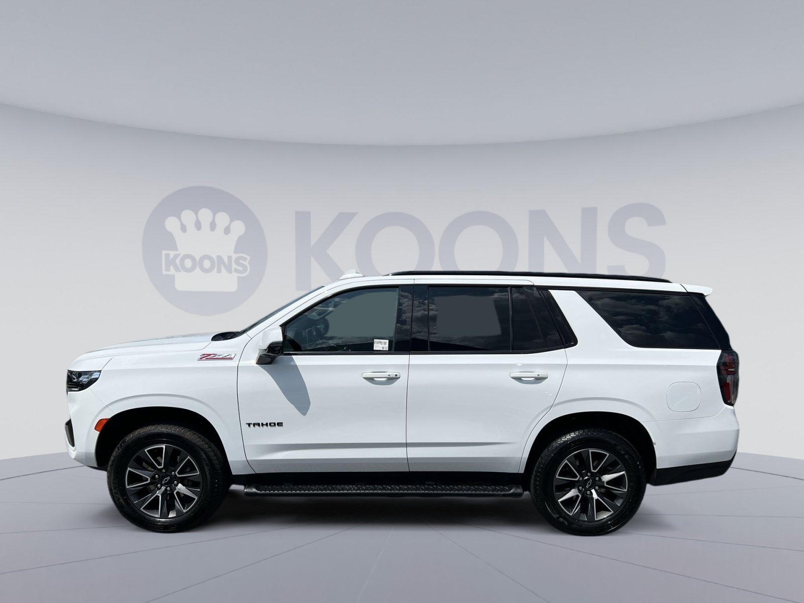 Used 2023 Chevrolet Tahoe Z71 w/ Luxury Package AWD/4WD image 2