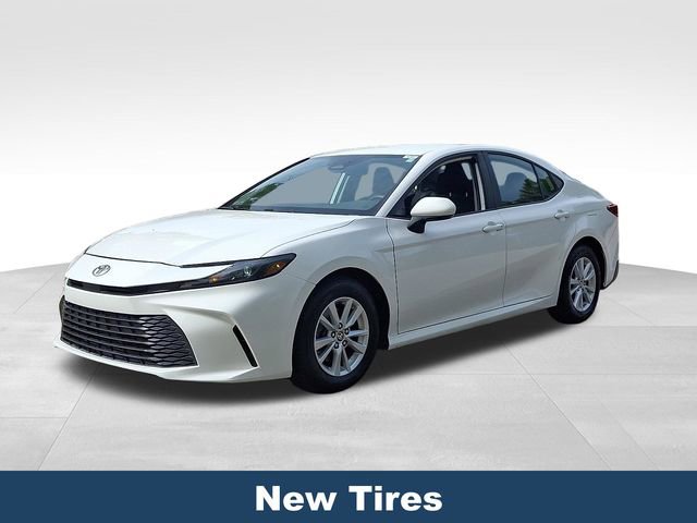 Used 2025 Toyota Camry LE FWD image 4
