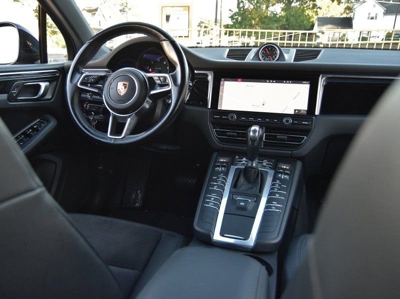 Used 2020 Porsche Macan image 20
