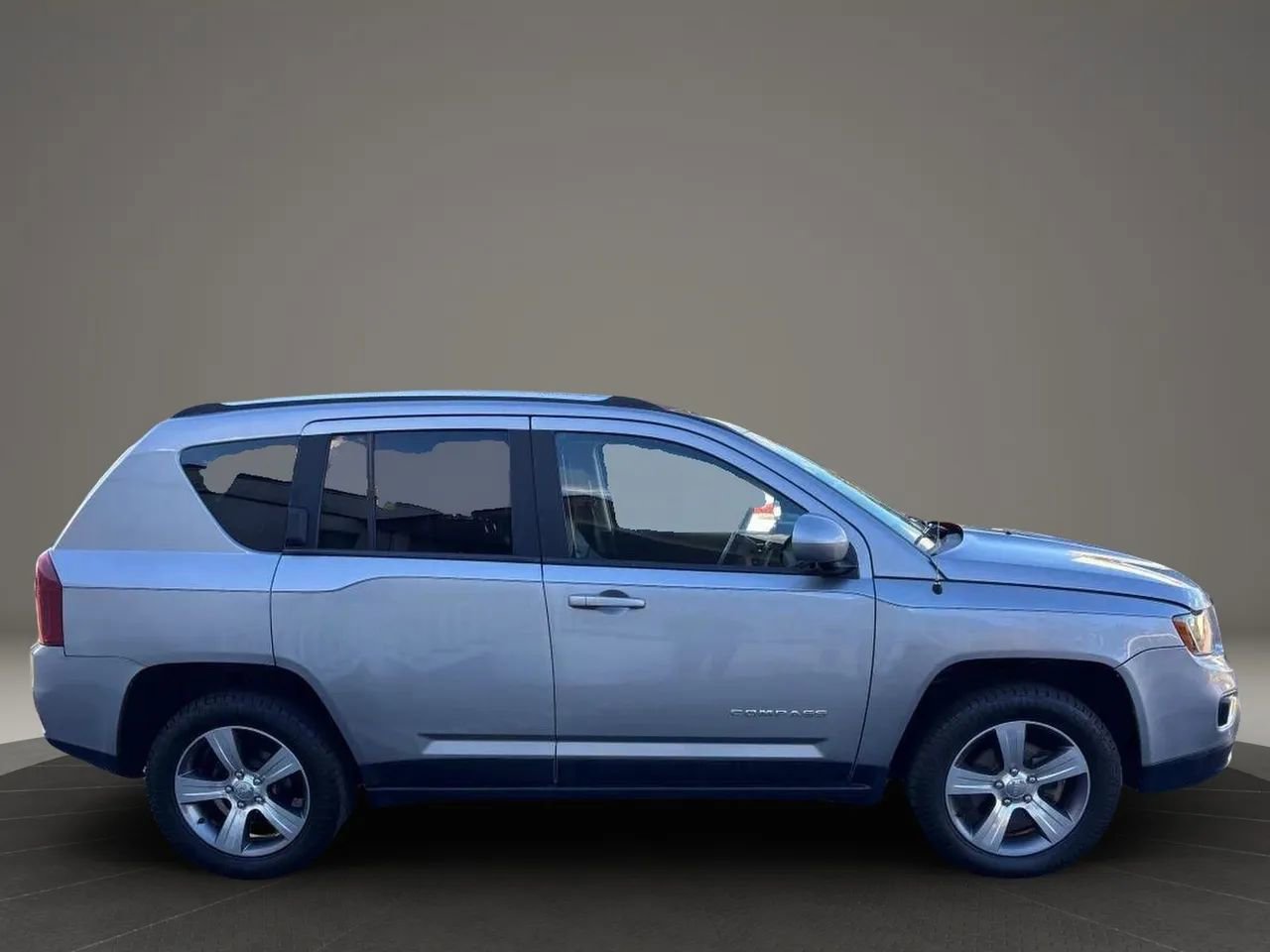 Used 2016 Jeep Compass High Altitude image 3