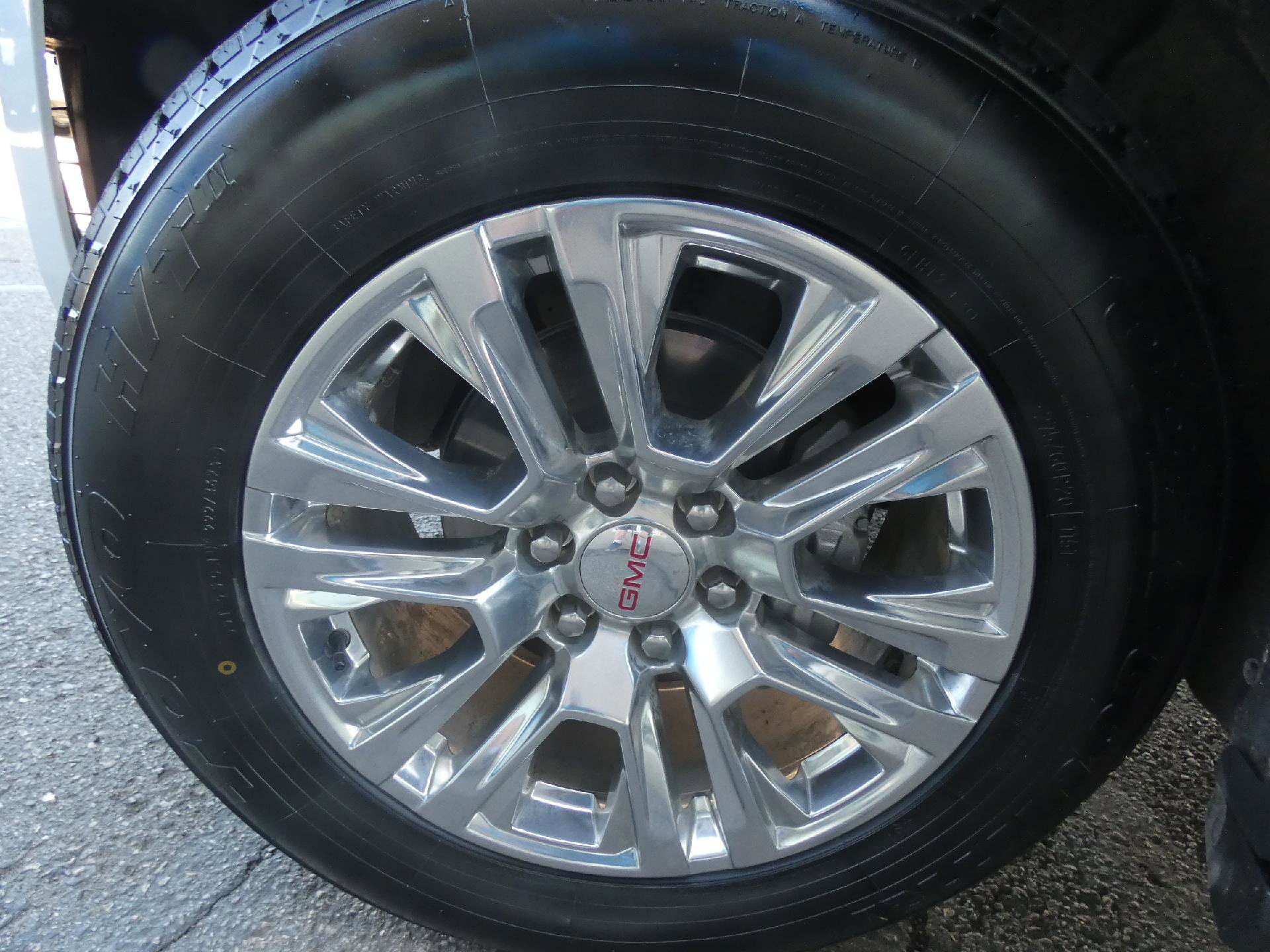 Used 2024 GMC Yukon XL Denali AWD/4WD image 8
