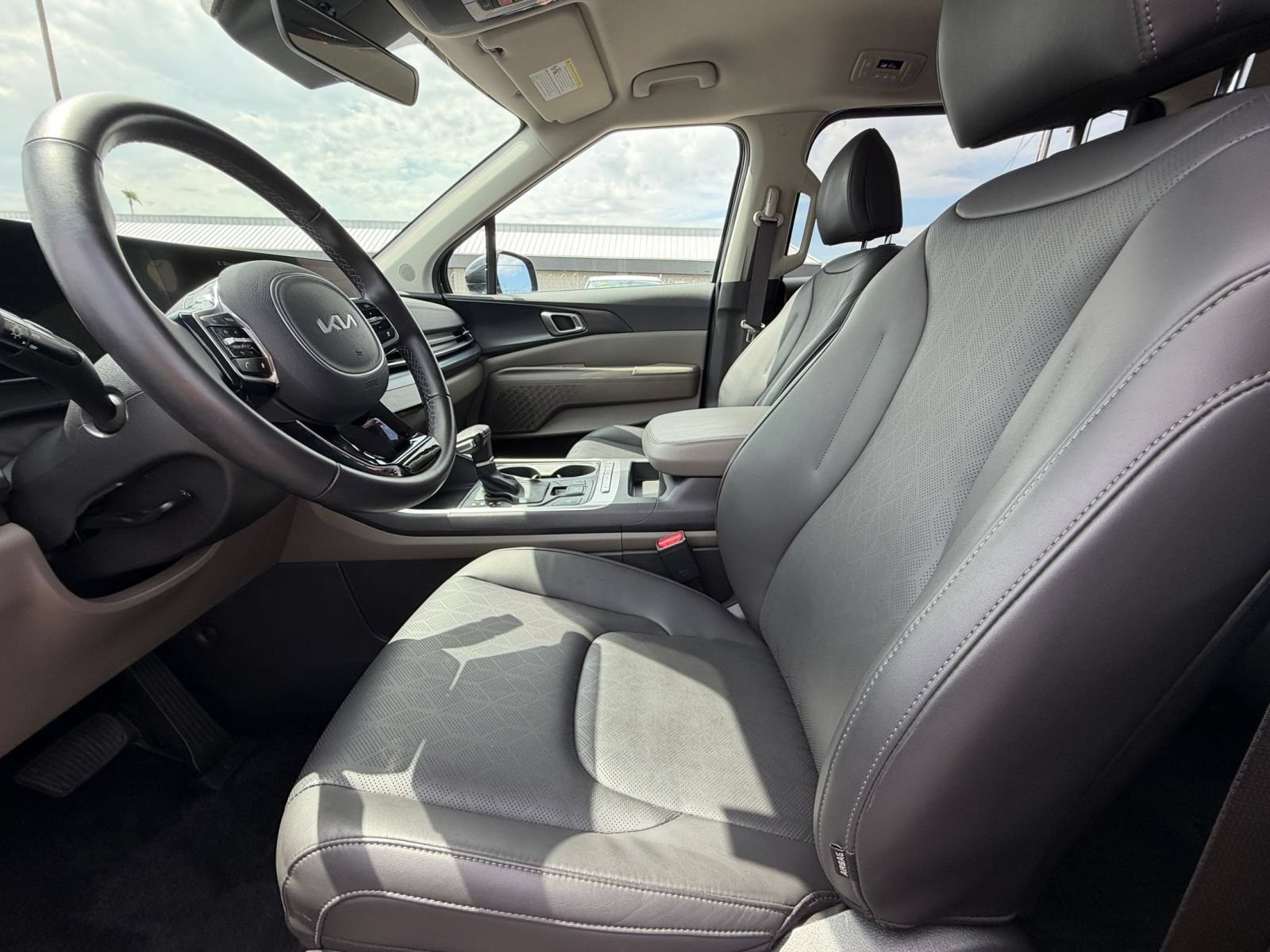 Used 2026 Kia Carnival FWD image 28