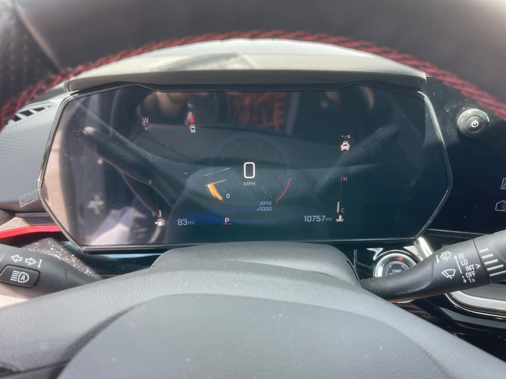 Used 2024 Chevrolet Trax RS w/ Sunroof Package FWD image 14