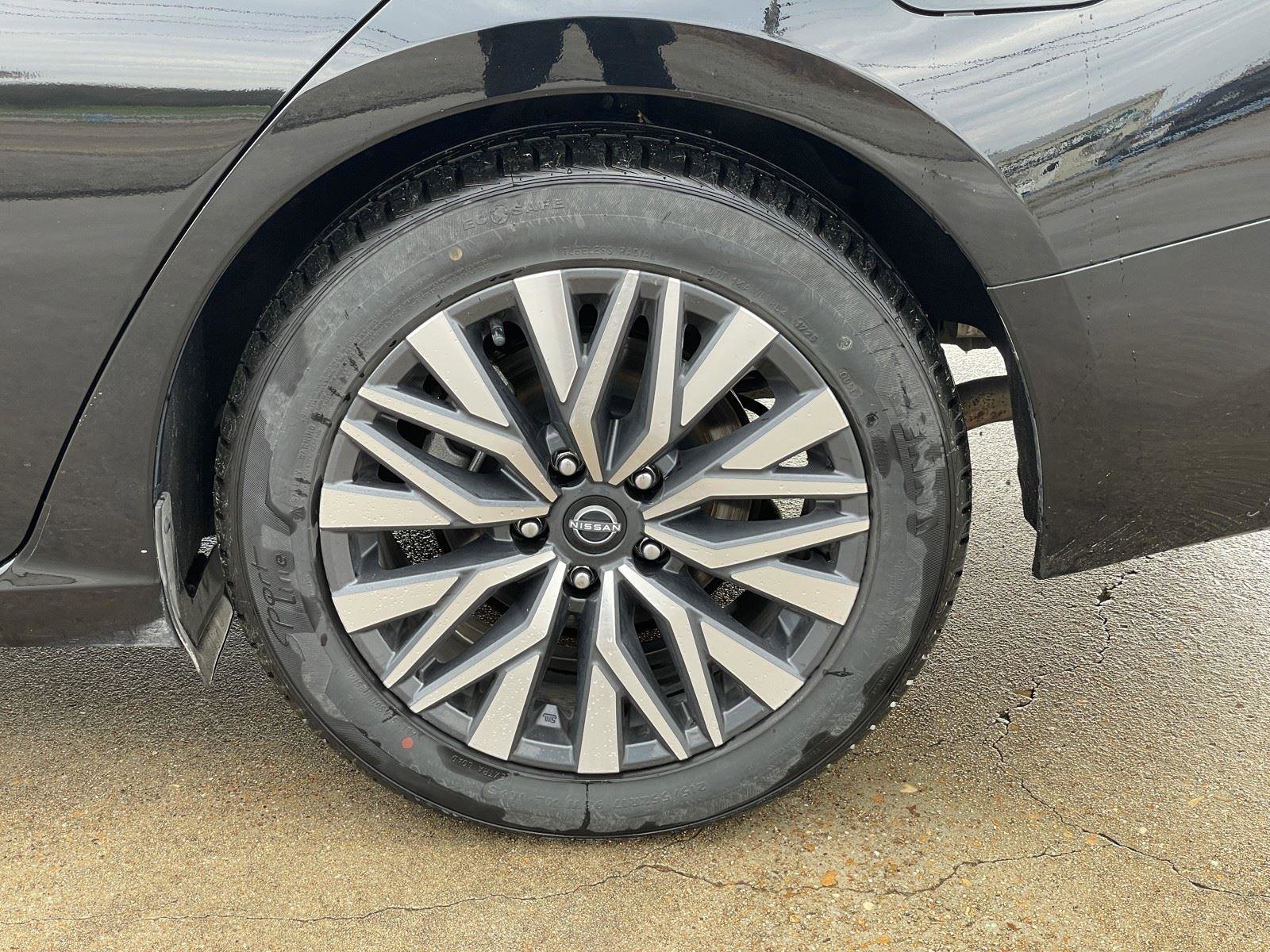 Used 2024 Nissan Altima 2.5 SV FWD image 43