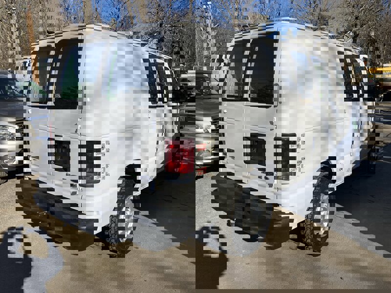 Used 2011 Ford E-250 and Econoline 250 image 4