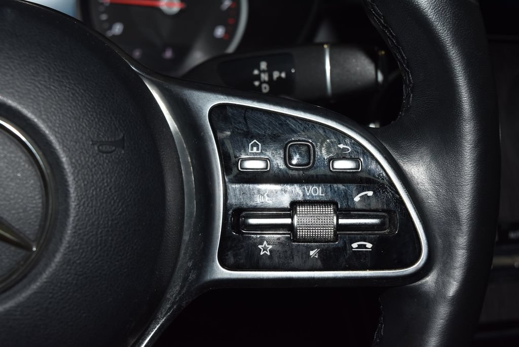 Used 2020 Mercedes-Benz GLC 300 4MATIC image 11