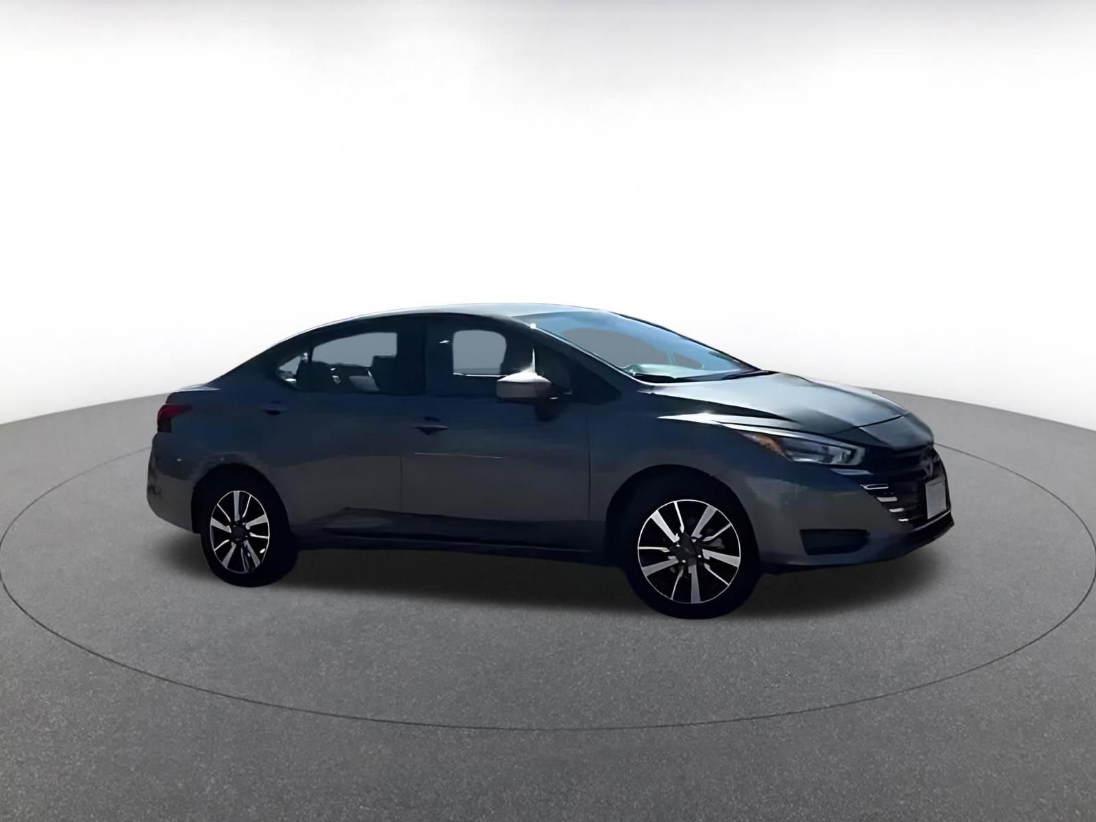 Used 2025 Nissan Versa SV video 2