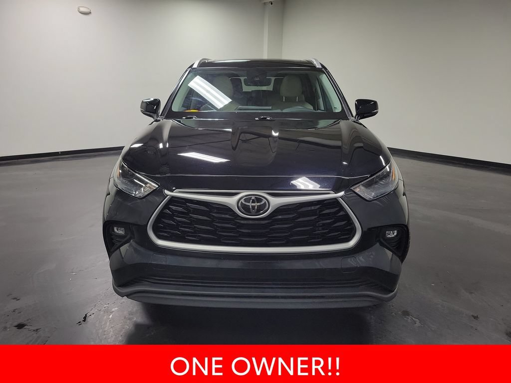 Used 2024 Toyota Highlander XLE AWD/4WD image 3