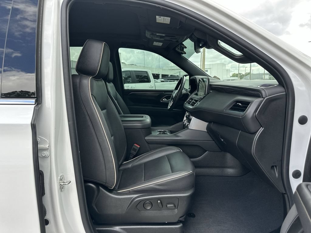 Certified 2023 GMC Yukon SLT w/ SLT Premium Package AWD/4WD image 28