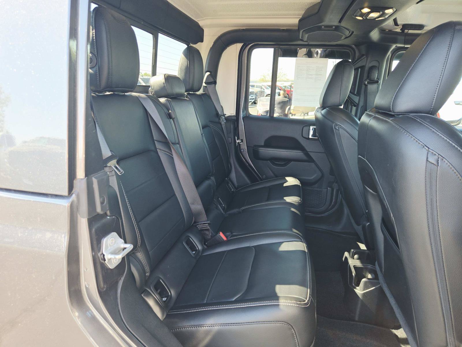Used 2020 Jeep Gladiator Overland w/ Popular Equipment Package AWD/4WD image 16