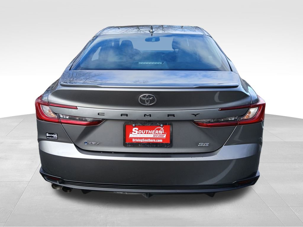 Used 2025 Toyota Camry SE image 4