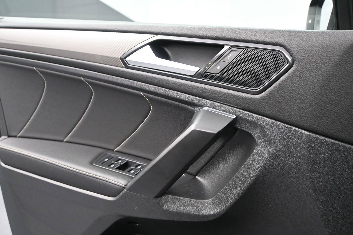 Used 2022 Volkswagen Tiguan SE w/ Panoramic Sunroof Package AWD/4WD image 6