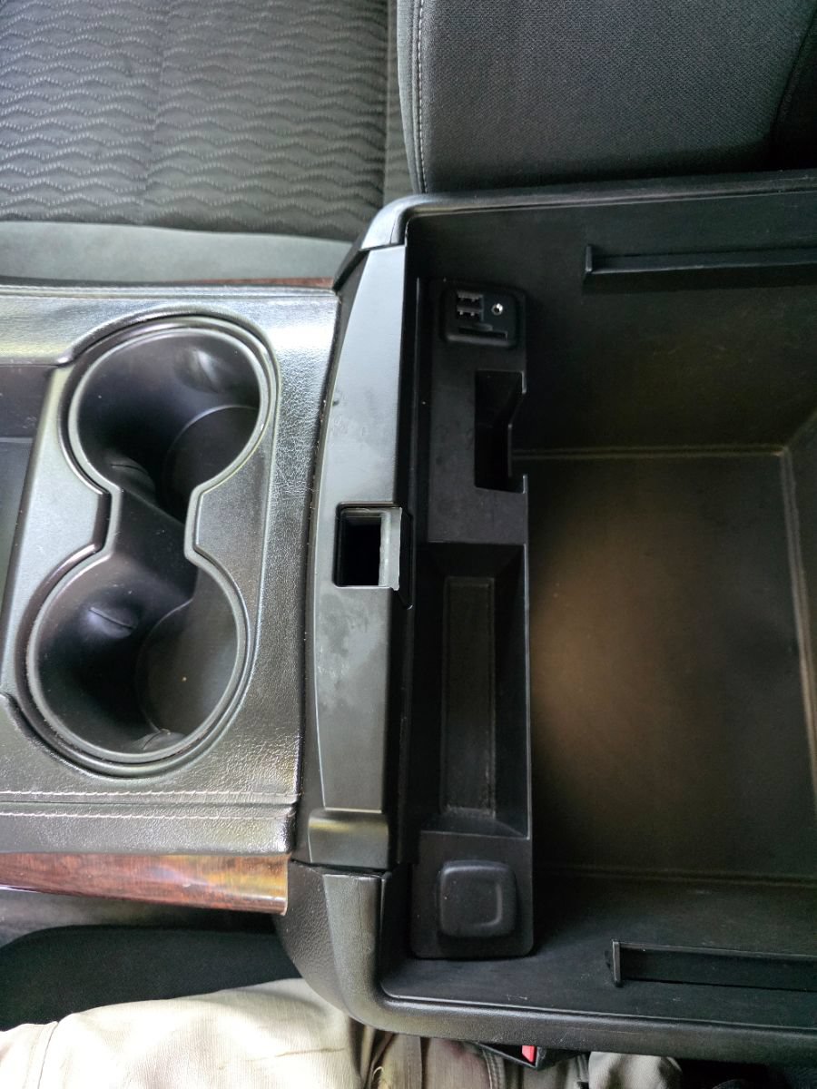 Used 2015 GMC Yukon SLE RWD image 24