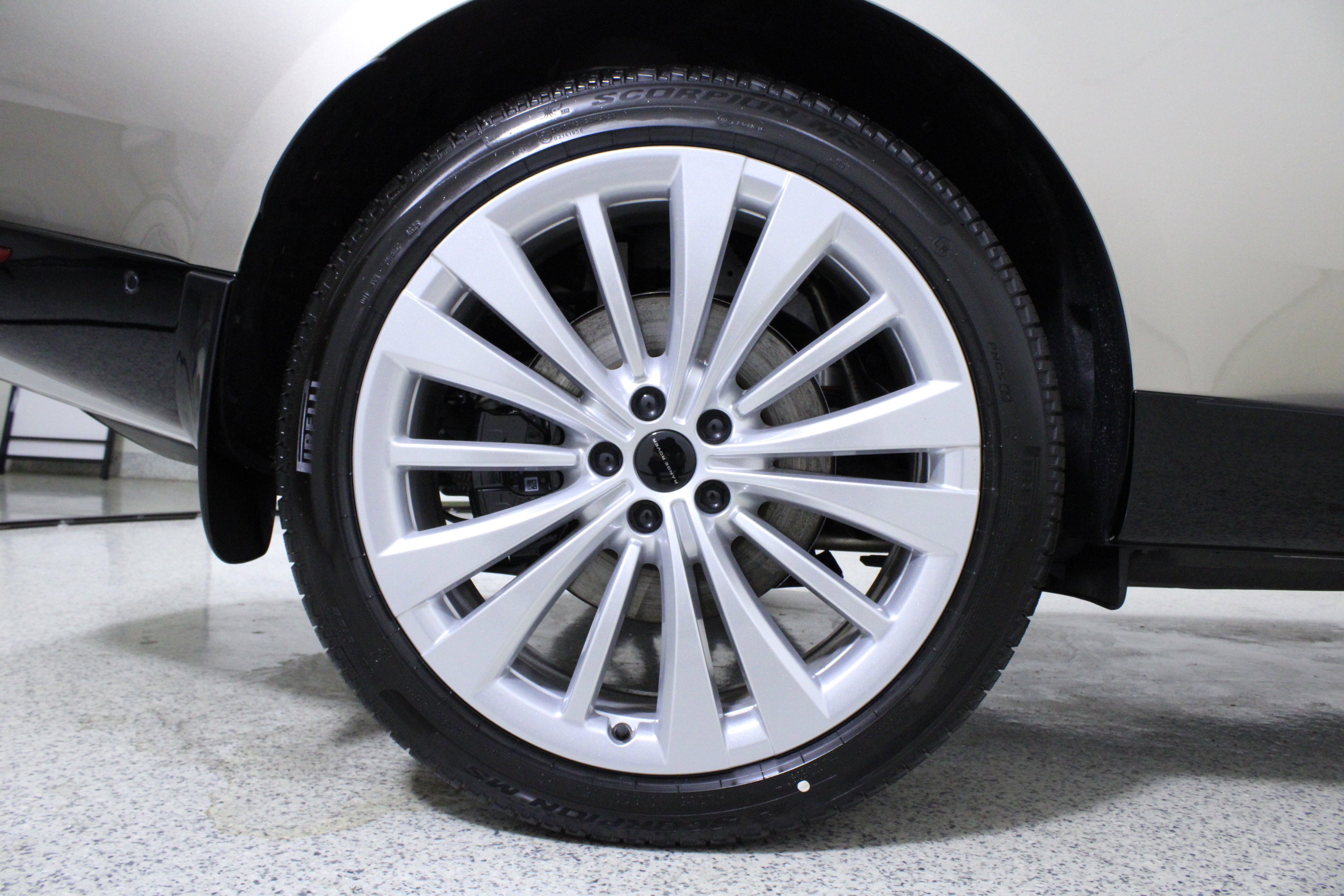 New 2026 Land Rover Range Rover SE image 8