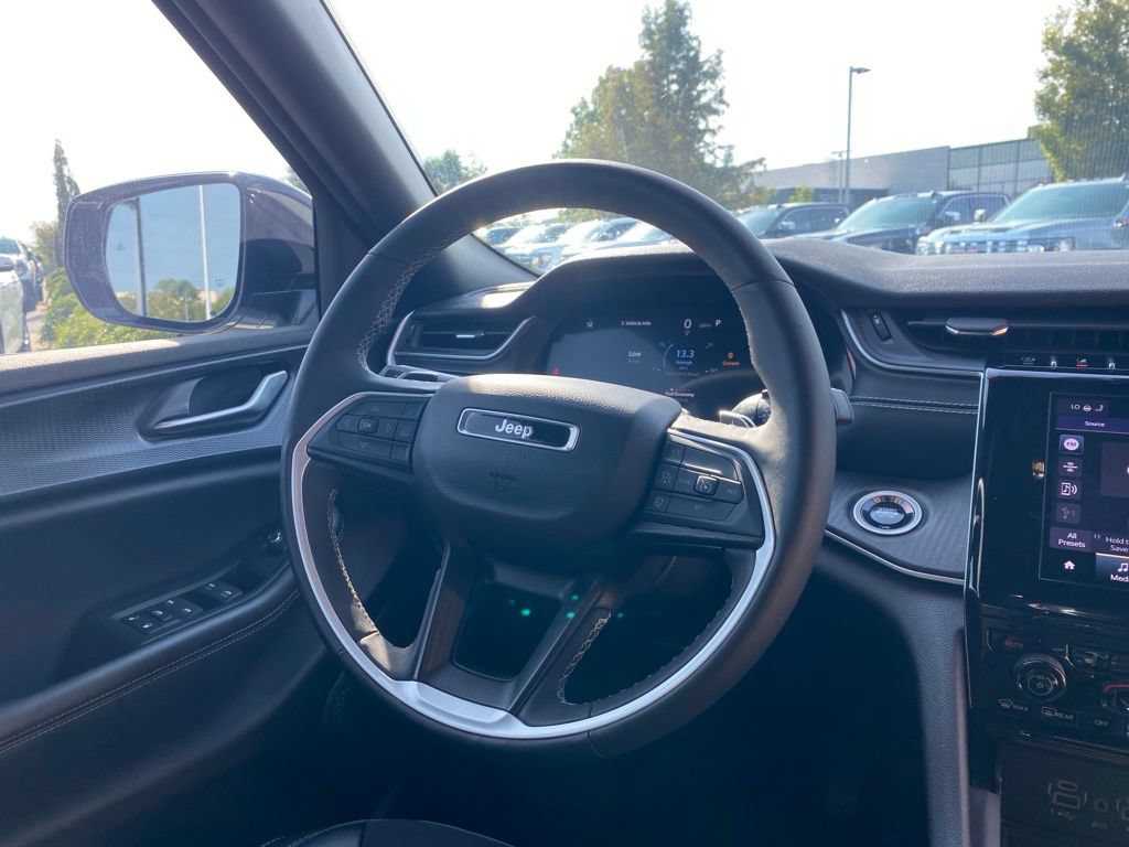 Used 2024 Jeep Grand Cherokee Altitude AWD/4WD image 32