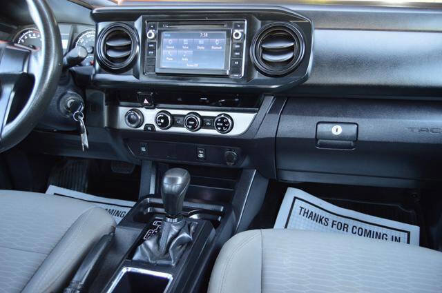 Used 2017 Toyota Tacoma 4x4 Access Cab image 21
