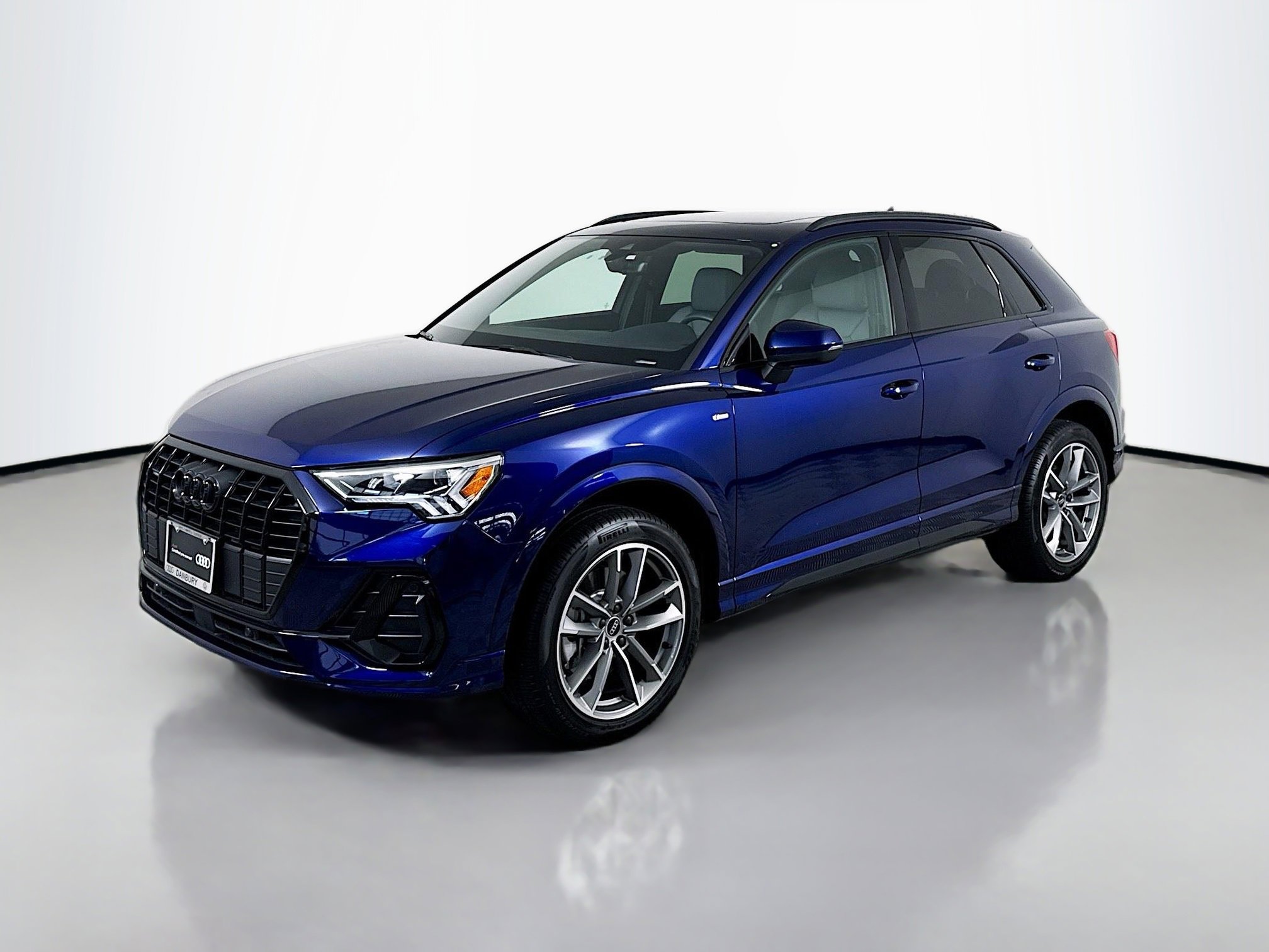 Used 2025 Audi Q3 2.0T Premium image 1