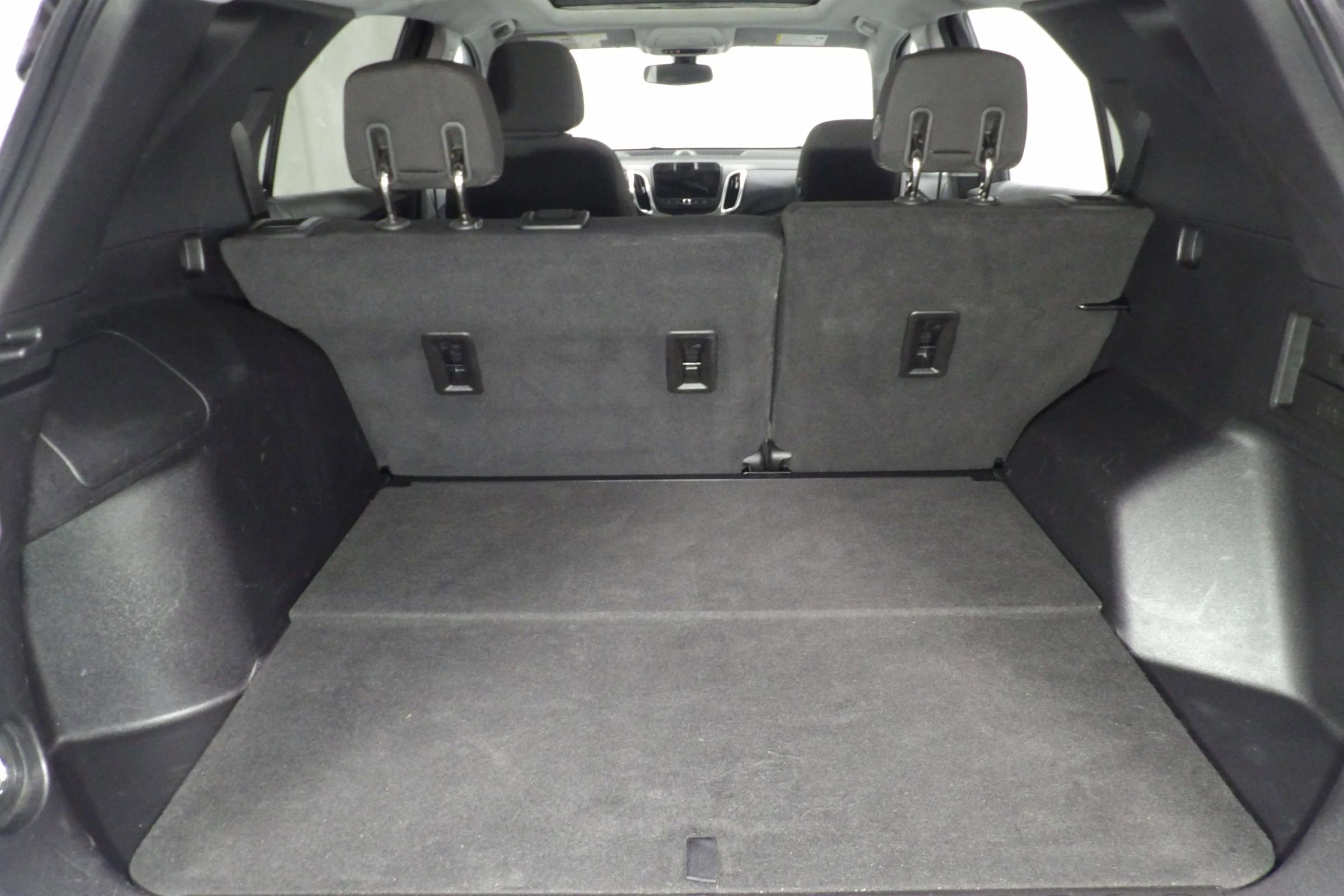 Used 2018 Chevrolet Equinox LT w/ Sun & Infotainment Package FWD image 6